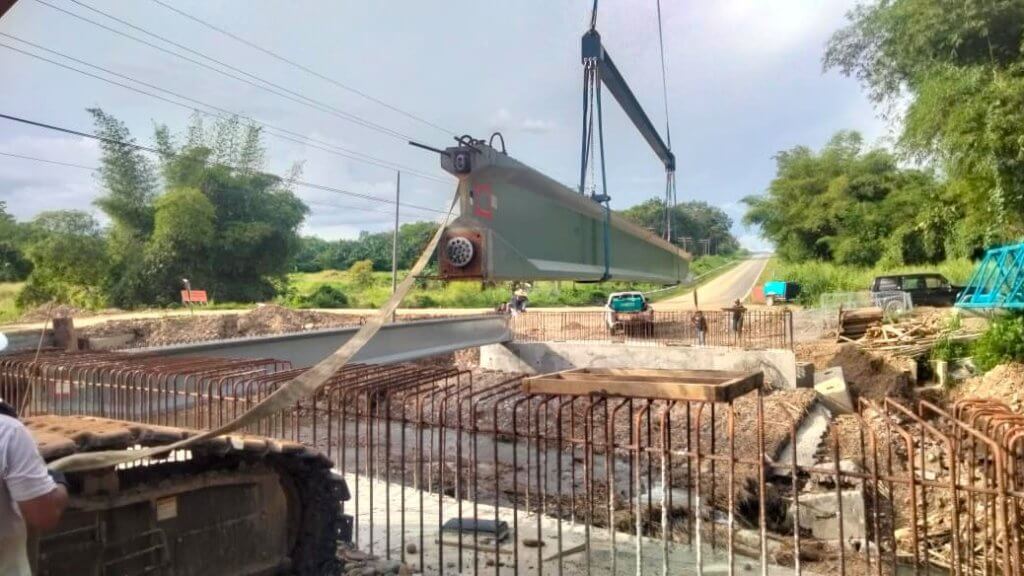 DURA® IB1000 (20 m) beam lifting and positioning onto abutments.