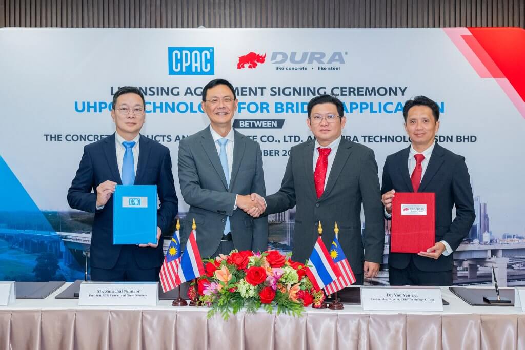Mr. Surachai Nimlaor, President of SCG Cement and Green Solutions and Dr. Voo Yen Lei, Co-Founder, Director, and Chief Technology Officer of DURA TECHNOLOGY