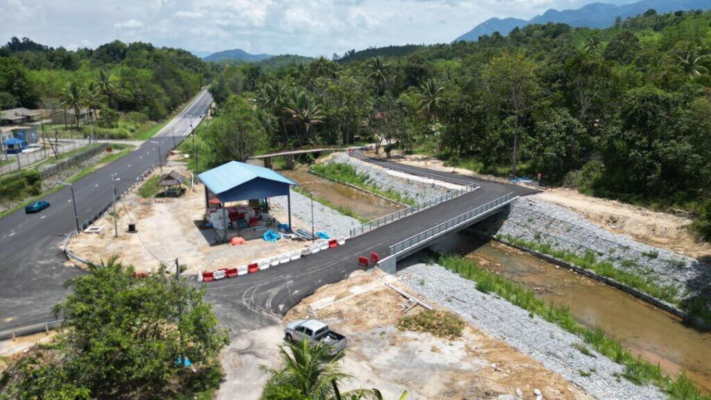 Completed bridge.(1)