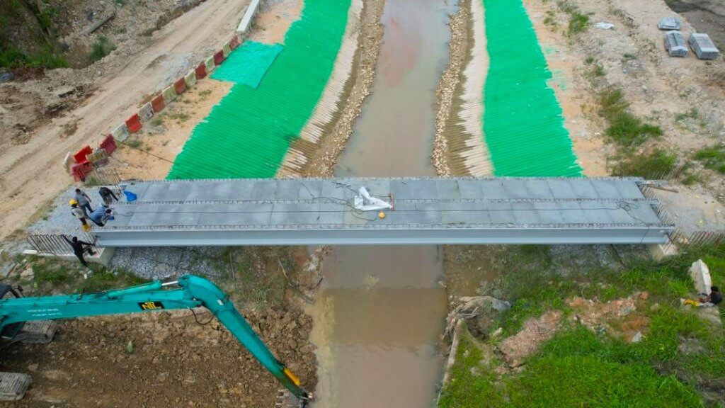 Left-in formwork installation on the bridge deck has been completed.