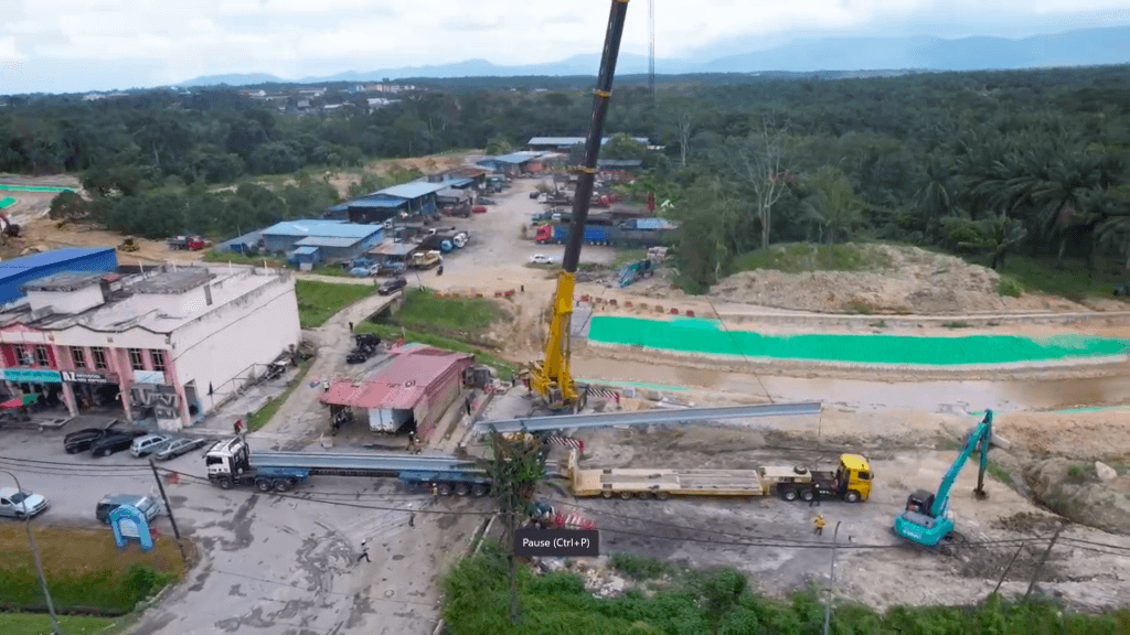 Lifting of DURA® IB850 beam (10.2 t) and transferring onto the abutments using a 20 t crane.