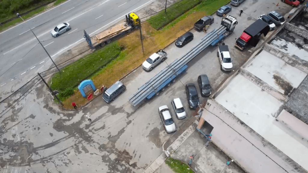 Three (3) units of DURA® IB850 (24 m) beams have been transported and arrived on-site, ready for launching operations.