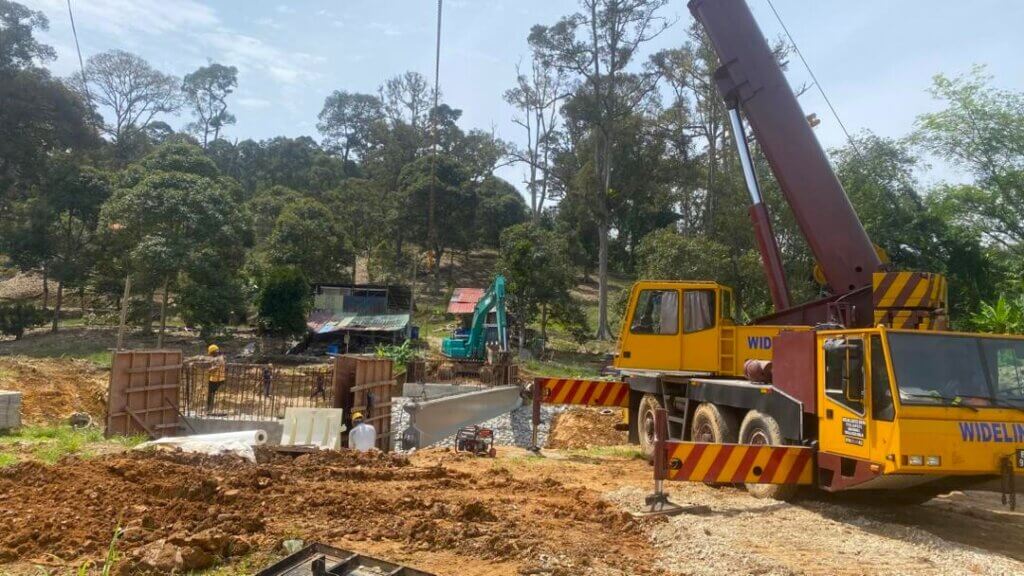 Beam launching using mobile crane and launching equipment.