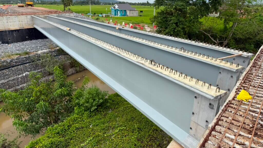 DURA® IB1500 precast concrete beams have been installed and seated onto the bridge abutment.