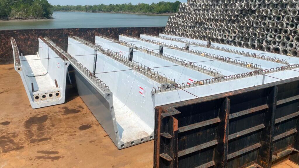 Bridge 1 : UBG2250 segments delivered to Sabah by barge